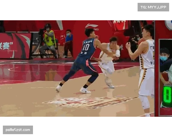 防守弱化引发讨论 对抗强度与观赏性需寻平衡点 防守弱化引发讨论 对抗强度与观赏性需寻平衡点